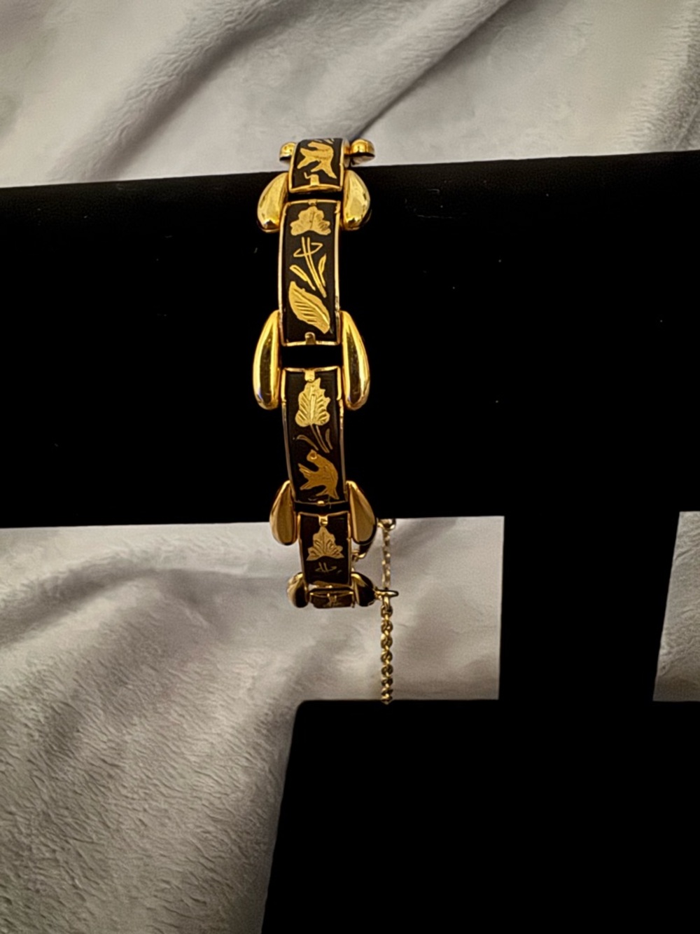 VTGGold-Toned Damascene Link Bracelet Bird And Floral Design On Black Panels